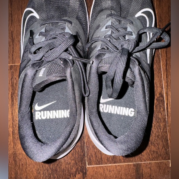 Nike Women’s QUEST 3 running shoes size 5.5 NWOT black - Picture 2 of 3